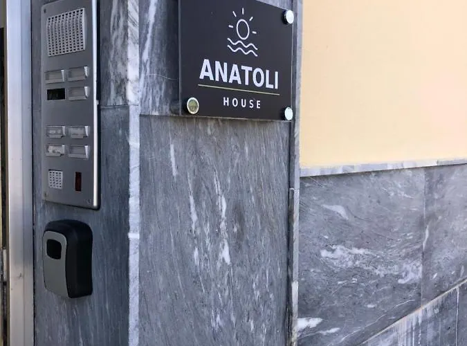 Anatoli House شقة